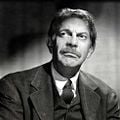 A l'est d'Eden : photo Elia Kazan, Raymond Massey