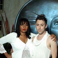 The L Word : photo Alan Cumming, Pam Grier