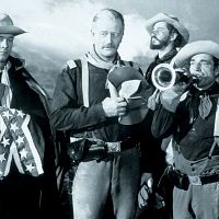La Charge héroïque : photo Ben Johnson, John Ford, John Wayne