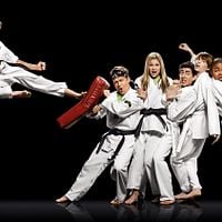 Tatami Academy : photo Alex Jones, Dylan Riley Snyder, Jason Earles, Leo Howard, Mateo Arias