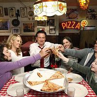 Photo Amara Miller, Benjamin Stockham, Bill Pullman, Jenna Elfman, Josh Gad