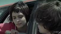 <strong>Petits suicides entre amis</strong> Bande-annonce VO