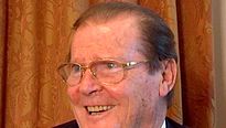 <strong>Roger Moore</strong> Interview : Dangereusement vôtre, L'espion qui m'aimait, L'Homme au pistolet d'or, Moonraker, Octopussy