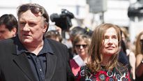 Cannes 2015 - Les retrouvailles Depardieu / Huppert sur les marches du 22 mai