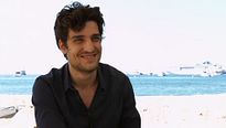 Les Deux amis : Louis Garrel voulait "faire un film brut et libre"