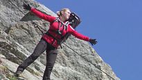 Kate Winslet rejoue sa scène culte de Titanic en faisant de l'escalade