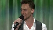 <strong>Fanzone</strong> N°105 - Tom Hiddleston chante "Il en faut peu pour être heureux" !