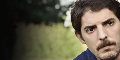Rester vertical, C'est qui cette fille... : Damien Bonnard, portrait d'un jeune acteur