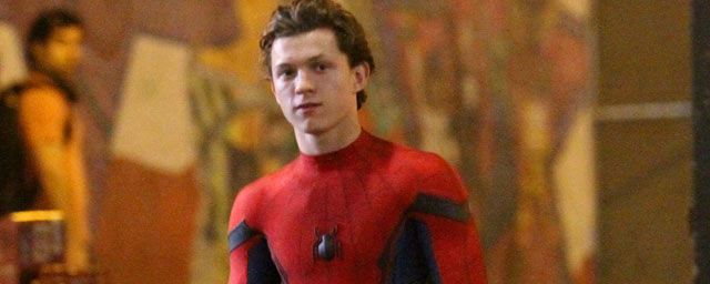 Spider-Man : Peter Parker enfile son costume... et son pyjama sur le tournage