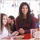 Maxi Papa : photo Andy Fickman, Madison Pettis, Roselyn Sanchez