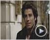 John Travolta marche sur "Stayin' alive" John Travolta marche sur "Stayin' alive"