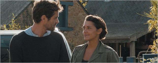 Bande-annonce Les Châteaux de sable : Emma de Caunes à fleur de peau Bande-annonce Les Châteaux de sable : Emma de Caunes à fleur de peau