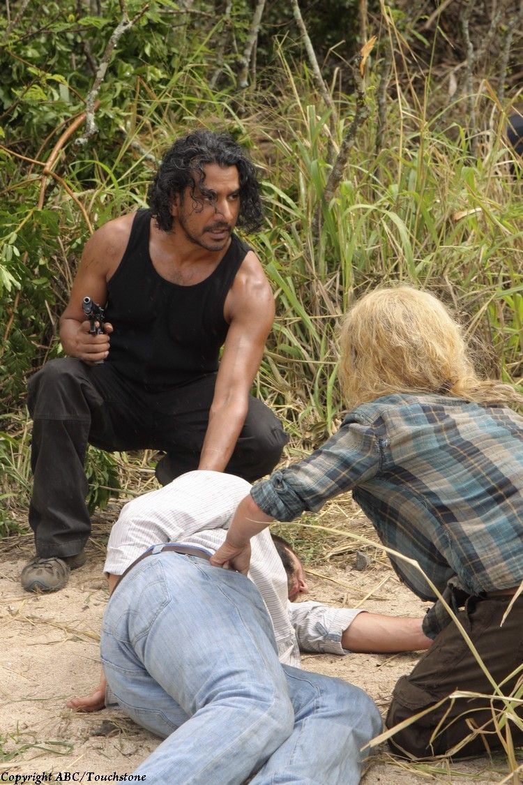 Films Et Séries Tv Avec Naveen Andrews Lost, les disparus : Lost, les disparus : Photo Emilie de Ravin, Naveen