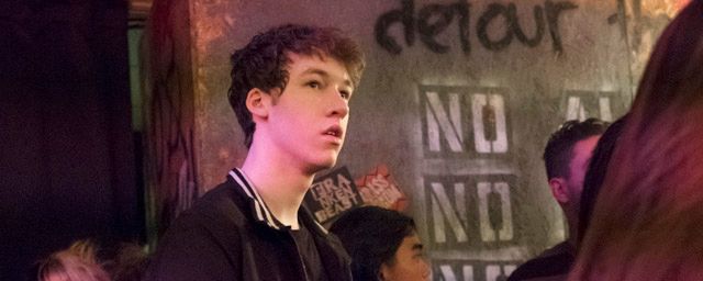 Comment 13 Reasons Why aborde le tabou des hommes violés ?