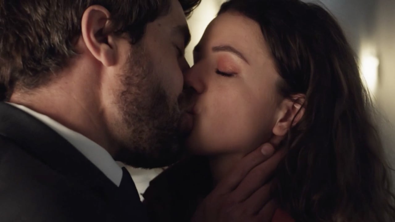 Ici tout commence : Anaïs (Julie Sassoust) et Lisandro (Agustin Galiana) s'embrassent enfin !