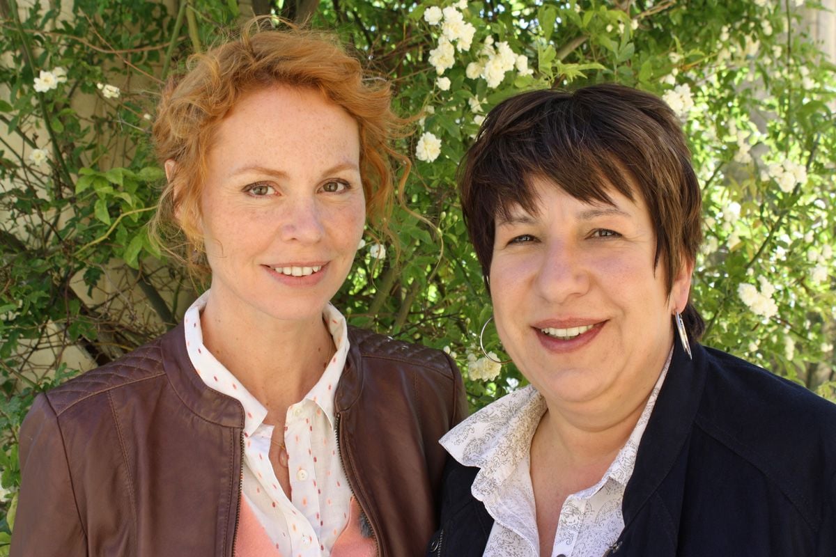 Films Et Séries Tv Avec Annie Grégorio Crimes et Botanique : Photo Annie Grégorio, Carole Richert - 9 sur 17