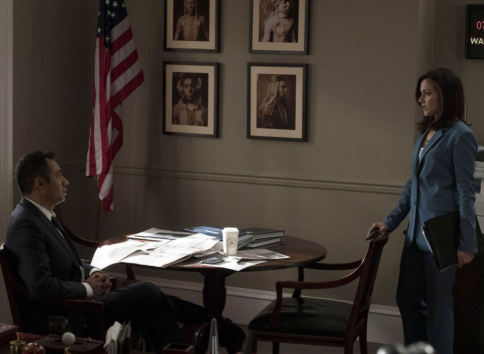 Films Et Séries Tv Avec Italia Ricci Designated Survivor : Photo Italia Ricci, Kal Penn - 128 sur 233 - AlloCiné