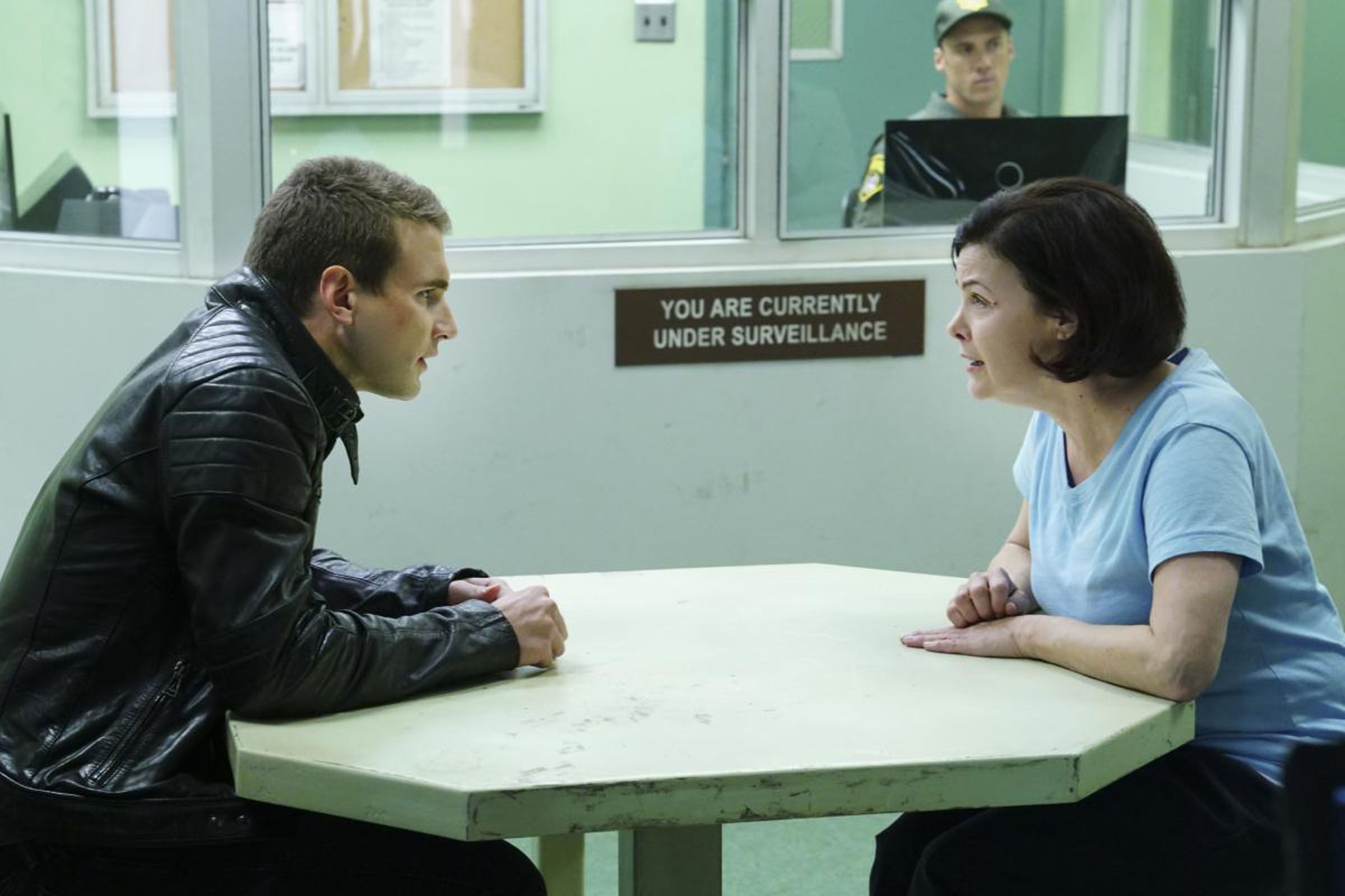 Alex Russell Films Et Programmes Tv S.W.A.T. (2017) : Photo Alex Russell, Sherilyn Fenn - 249 sur 270