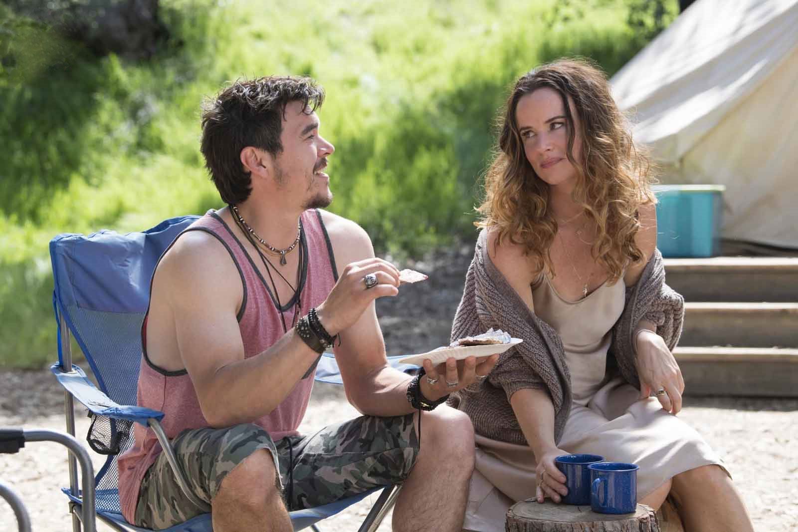 Films Et Séries Tv Avec Juliette Lewis Camping (2018) : Photo Arturo Del Puerto, Juliette Lewis - 5 sur 6
