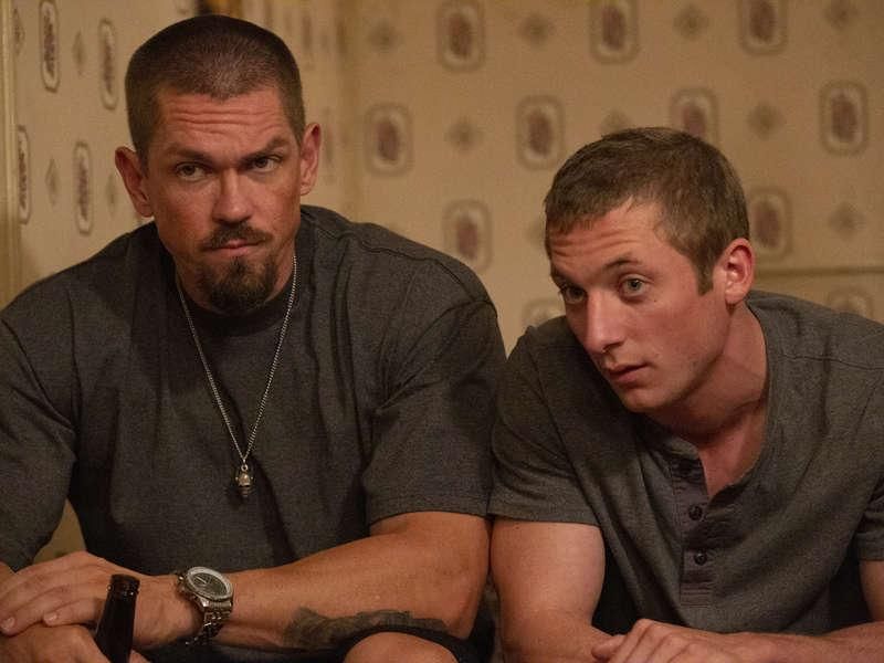 Films Et Séries Tv Avec Steve Howey Shameless (US) : Photo Jeremy Allen White, Steve Howey - 55 sur 740