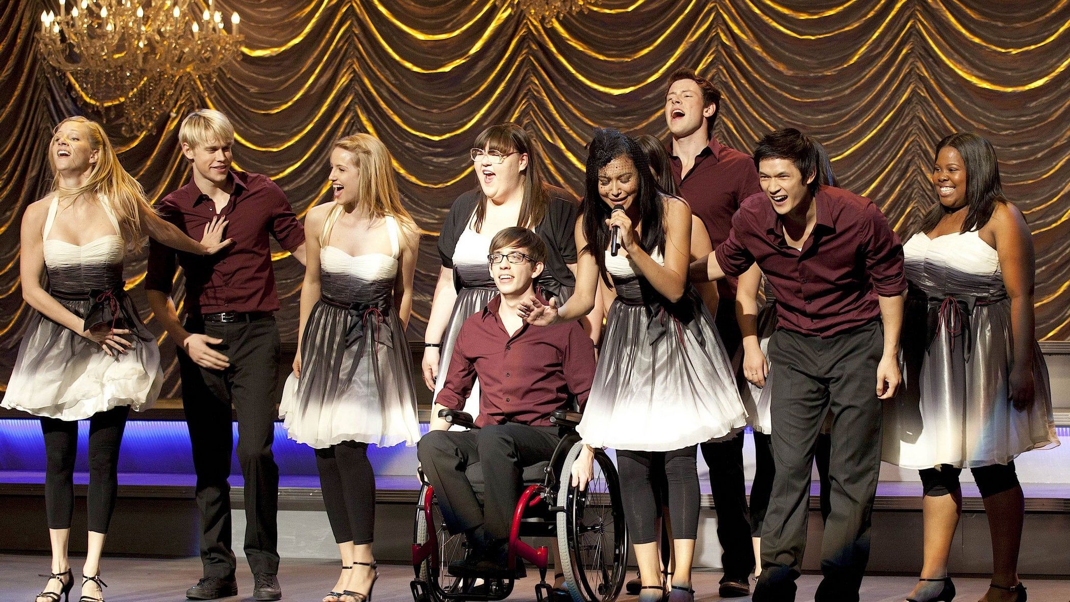 Poster Glee Saison 2 Affiche 12 sur 50 AlloCiné