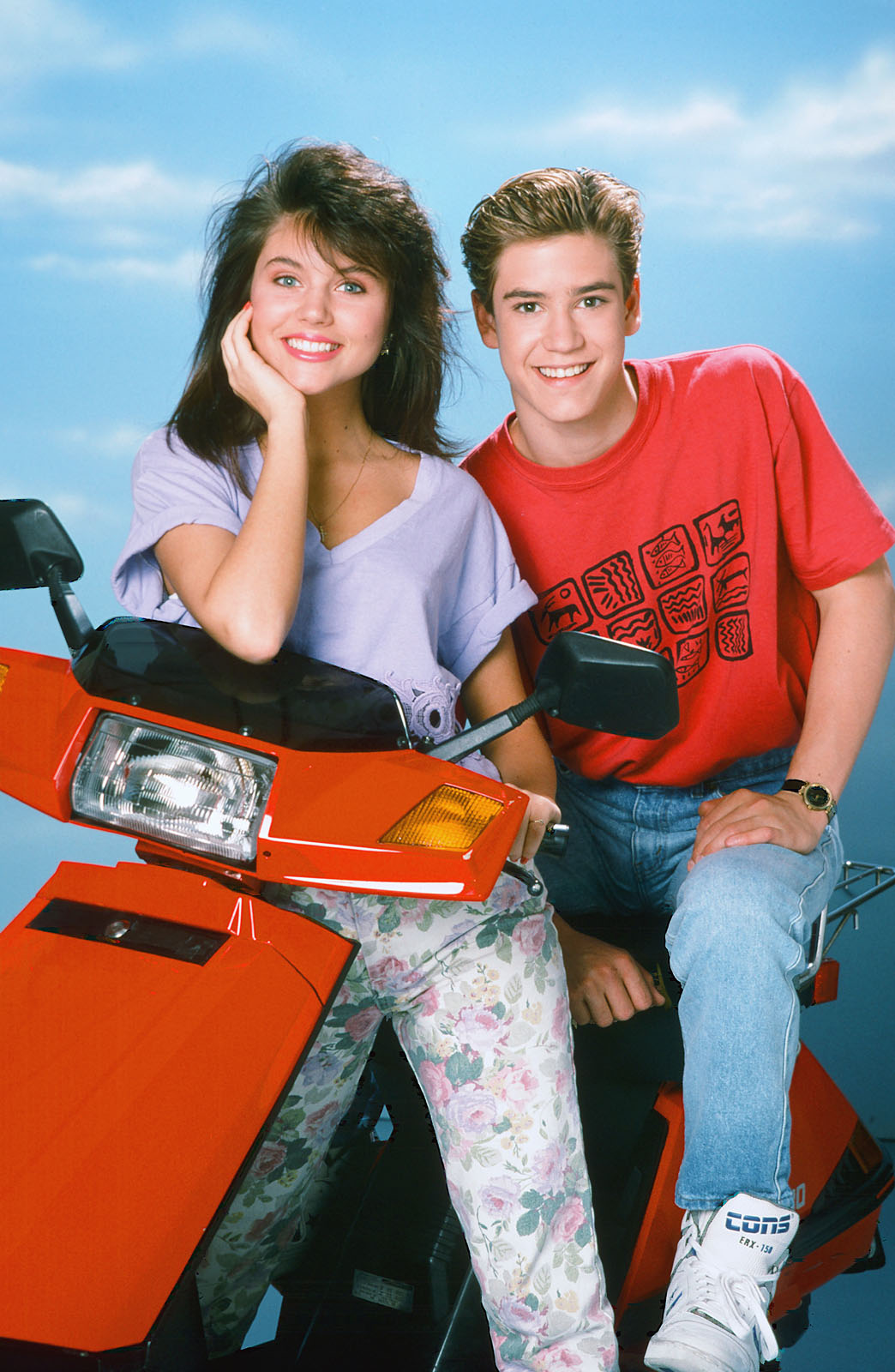 Sauvés Par Le Gong Photo Mark Paul Gosselaar Tiffani Thiessen 23 Sur 39 Allociné 8525