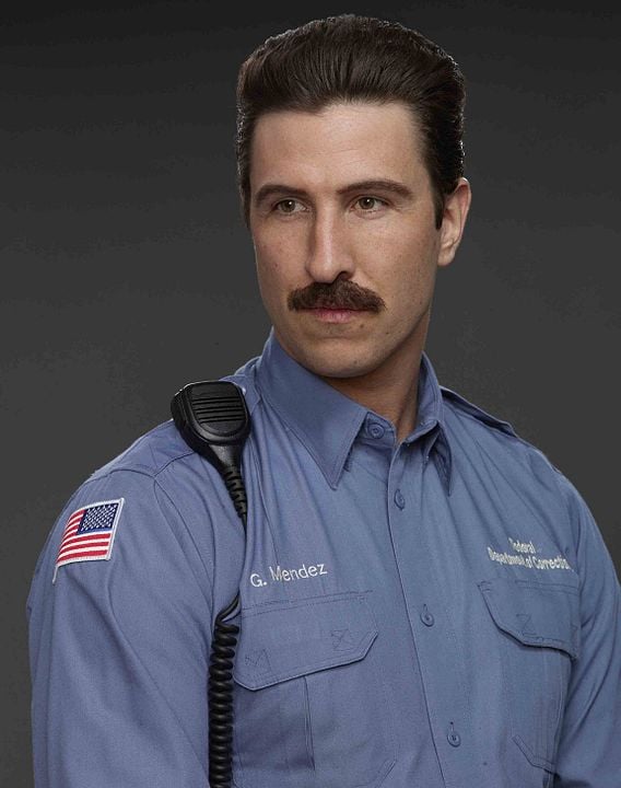 Des méchants...et des moustaches ! AlloCiné