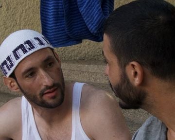 <strong>Les Voisins de Dieu</strong> Bande-annonce VO