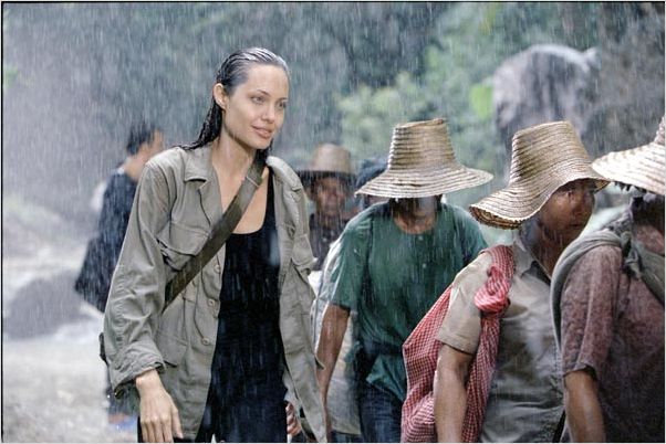 Sans frontière : photo Angelina Jolie, Martin Campbell