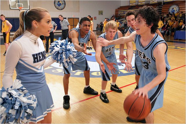The Middle : Photo Alexa Vega, Charlie McDermott