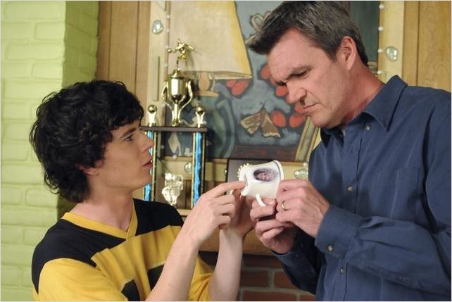 The Middle : photo Charlie McDermott, Neil Flynn