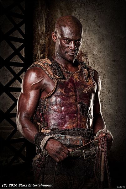 Spartacus : Le sang des gladiateurs : Photo Peter Mensah