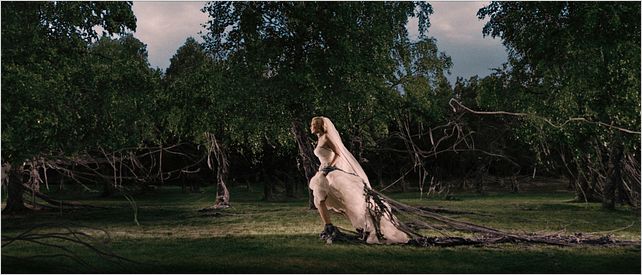 Melancholia : photo Kirsten Dunst, Lars von Trier