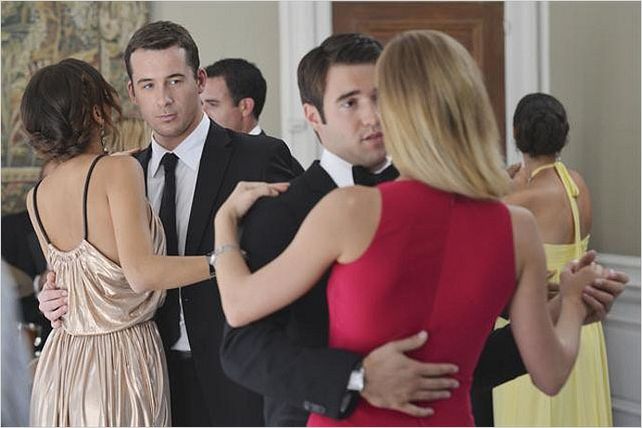 Photo Ashley Madekwe, Barry Sloane, Emily VanCamp, Joshua Bowman