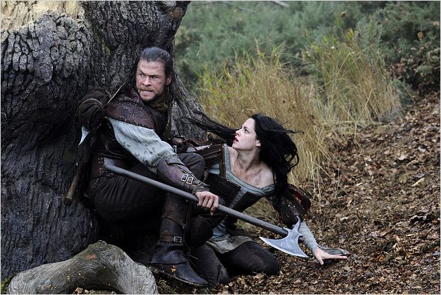 Blanche-Neige et le chasseur : photo Chris Hemsworth, Kristen Stewart