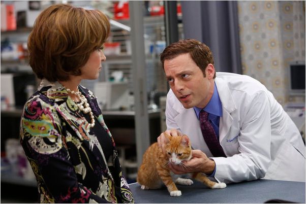 Animal Practice : photo Annie Potts, Justin Kirk