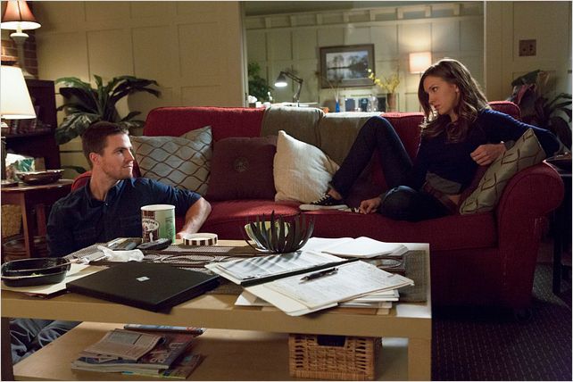 Arrow : photo Katie Cassidy, Stephen Amell