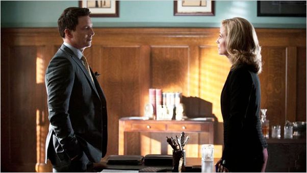 Arrow : photo John Barrowman, Susanna Thompson