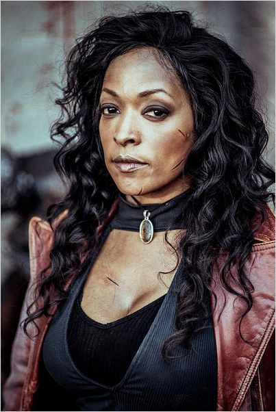 Z Nation : Photo de Kellita Smith 80 sur 189 - AlloCine - Kellita Smith’s Fierce Style Moments – Power, Beauty, And Poise