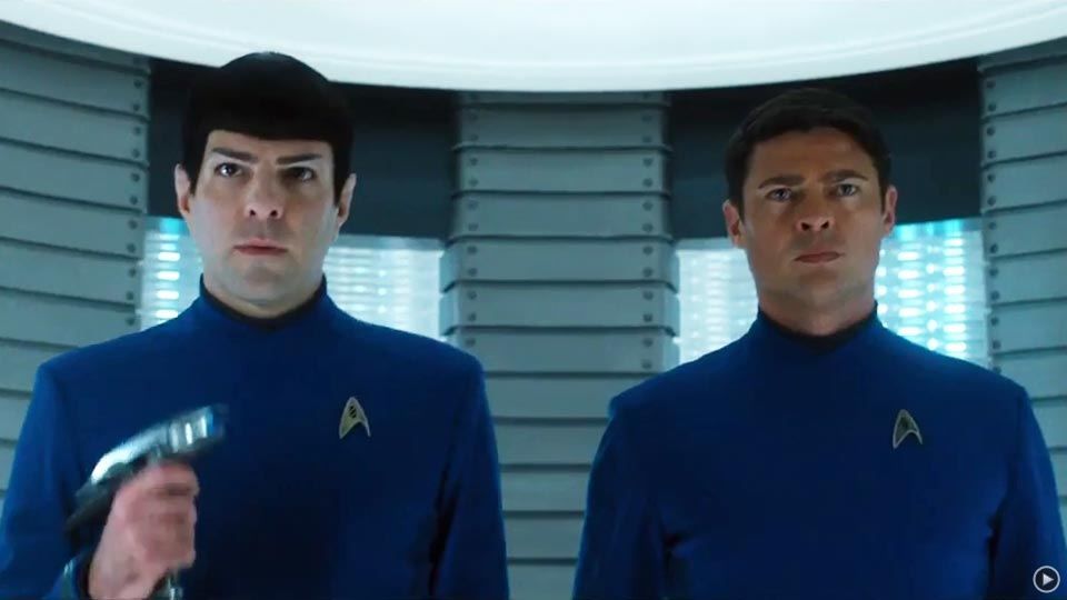 quel acteur incarne le capitaine james t. kirk dans le film star trek sans limites