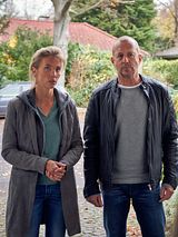 Affiche de Une jeune fille disparaît, film à voir en streaming sur Pygargue