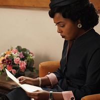 Photo Adrienne Warren