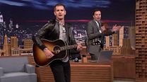 image de Andrew Garfield chante le générique culte de Spider-Man chez Jimmy Fallon