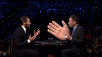 image de Jake Gyllenhaal en colle une à Jimmy Fallon !