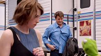 image de The Muppets - TEASER VO "Nathan Fillion couche avec Miss Piggy"