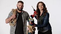 image de Katie Lowes et Guillermo Diaz de "Scandal" menacent Gonzo !