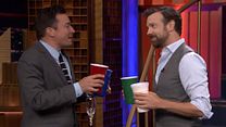 image de Jason Sudeikis et Jimmy Fallon jouent au Drinko