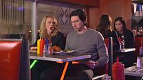 image de Adam Driver sort le sabre laser de Kylo Ren si on lui pique ses frites