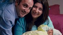 image de Album de famille - EXTRAIT VOST "La naissance du bébé"