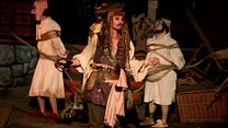 image de Pirates des Caraïbes : La Vengeance de Salazar BONUS VO "La visite surprise de Johnny Depp à Disneyland"